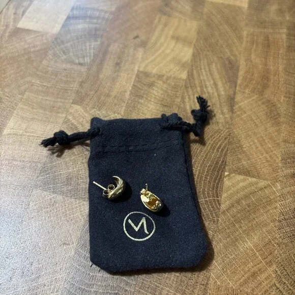 Mejuri Dome Huggies 18k Gold Vermeil 925 Sterling Silver - Picture 2 of 5